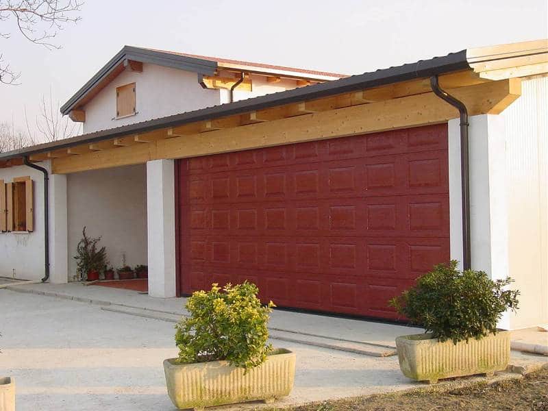 Portone per garage sezionale verticale con colorazione RAL