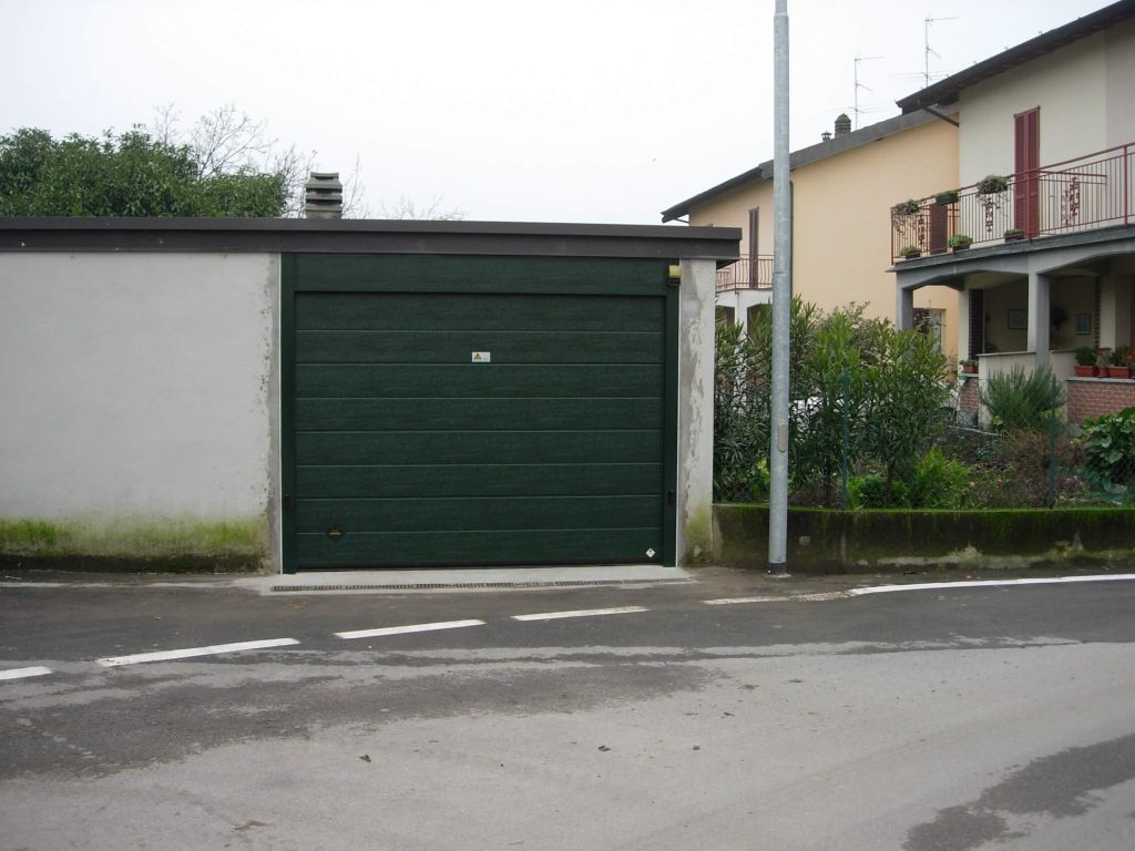 Porta per garage sezionale verde