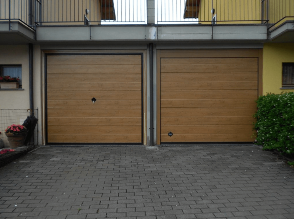 Porta basculante per garage